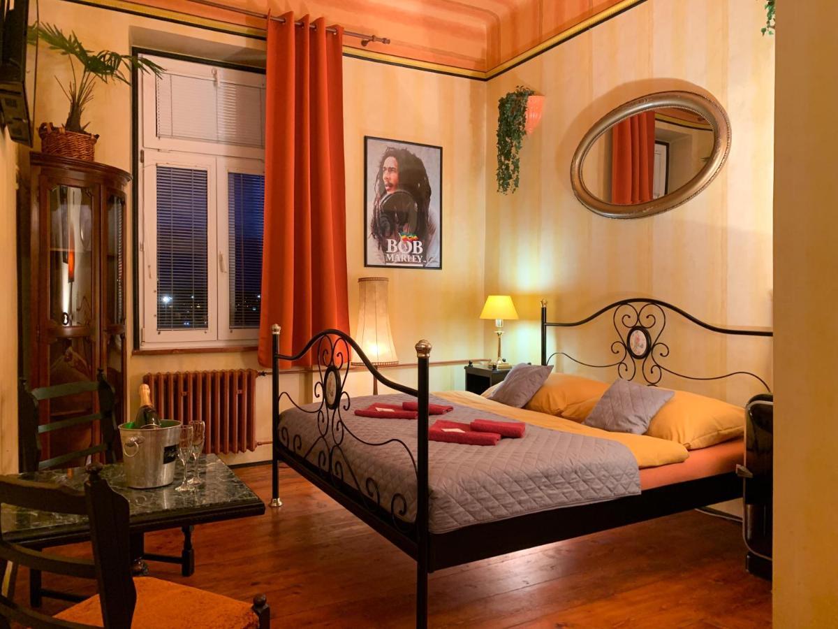 Cade Hotel