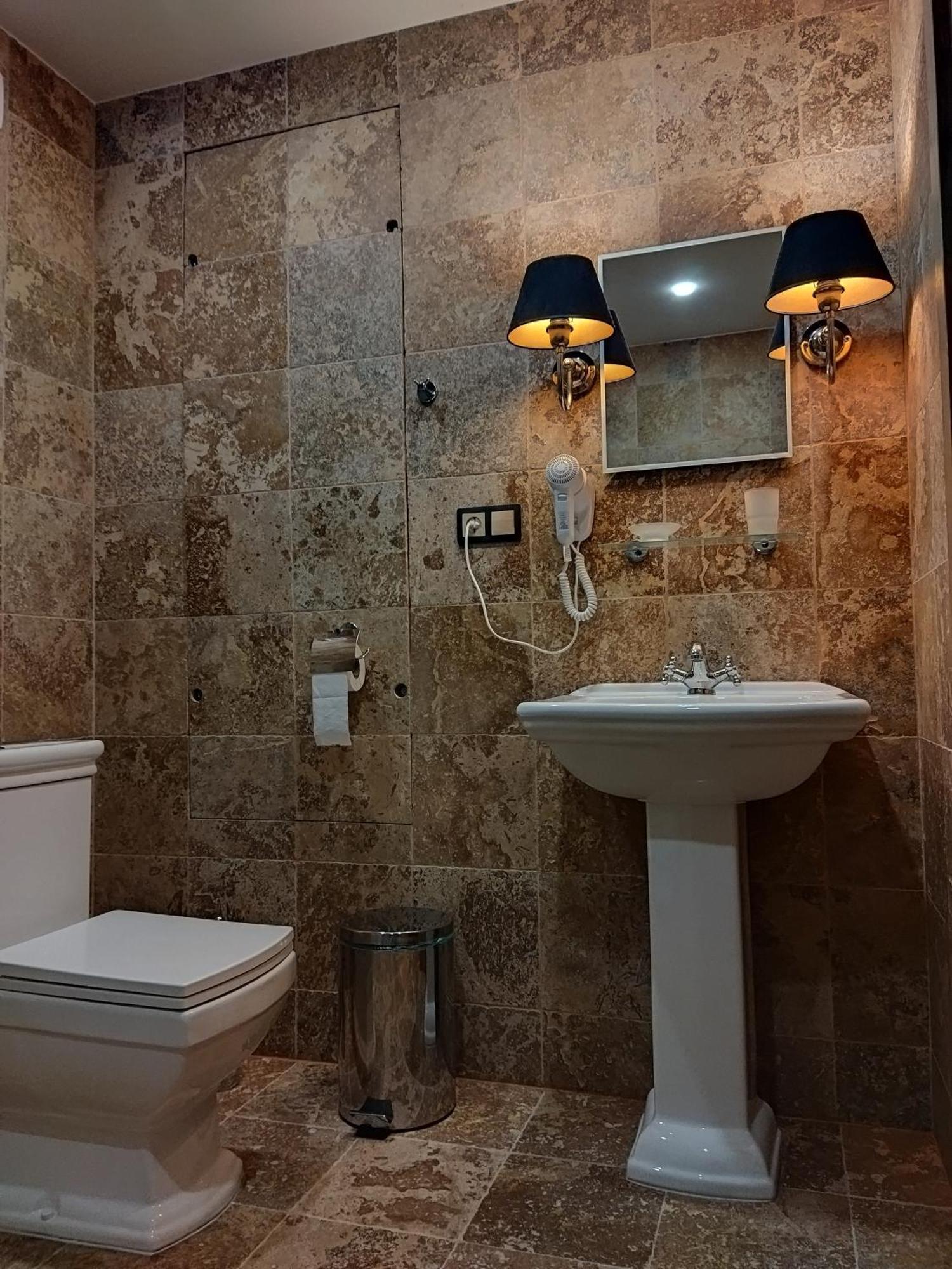 Cade Hotel