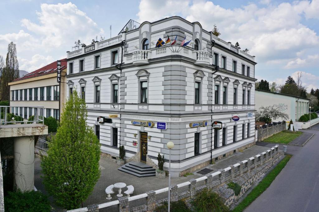 Cade 3* Písek